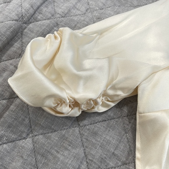 Ellie Tahari Cream Silk Blouse - Picture 5 of 6